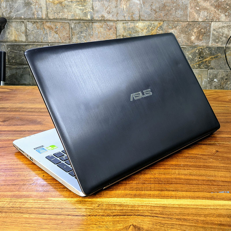 ASUS S551LN là dòng laptop giá rẻ trang bị cấu hình mạnh mẽ