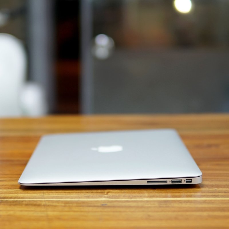 MacBook Air 2017 là một máy tính đáng dùng trong tầm giá 